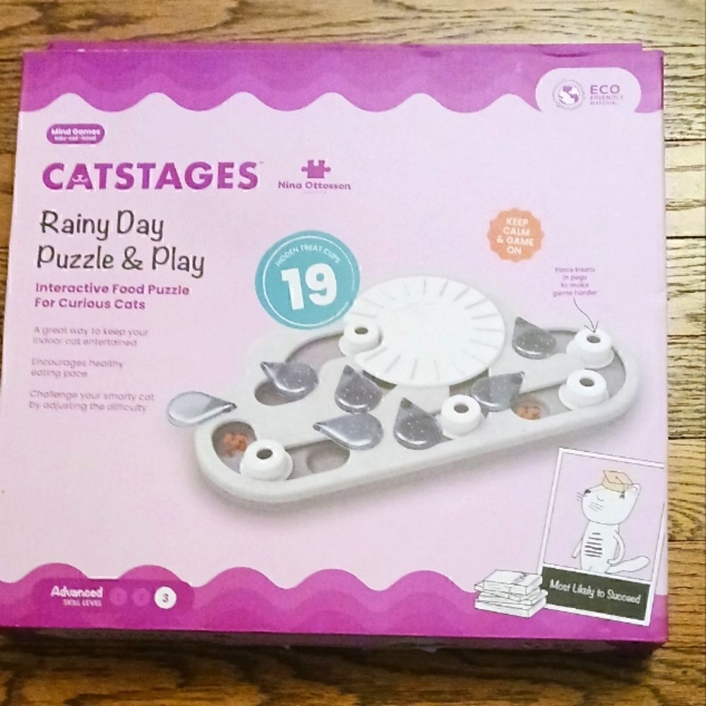 CAT Interactive Food Puzzle for Cats 19 Hidden Treat Cups NWT